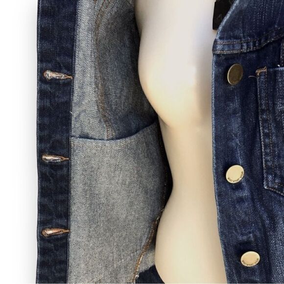 WhoWhatWear Raw Hem Fray Edge Distressed Denim Jacket - Picture 7 of 9